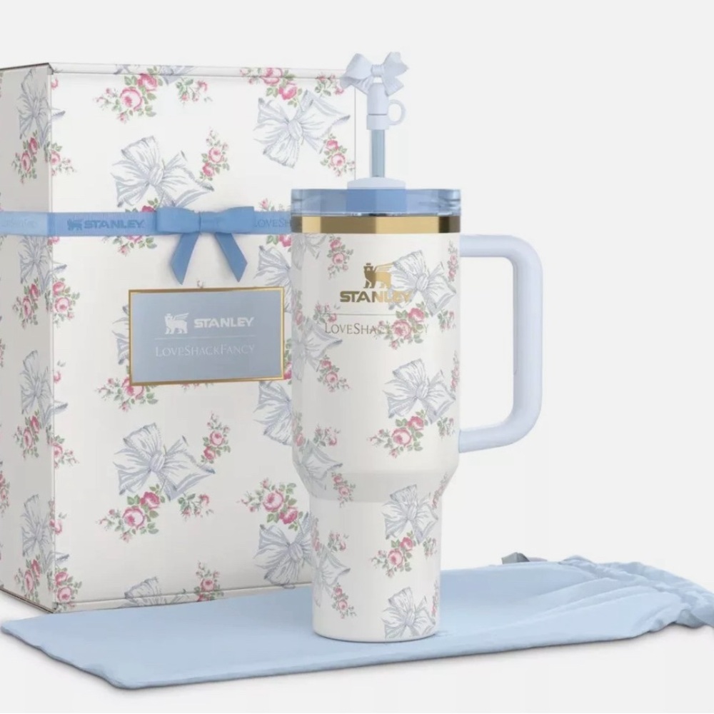 The Stanley x LoveShackFancy Quencher - Blue Everblooming Rosettes 40oz